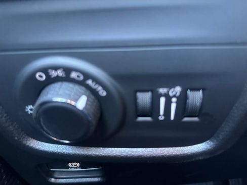 Used 2023 Jeep Grand Cherokee Altitude image 18