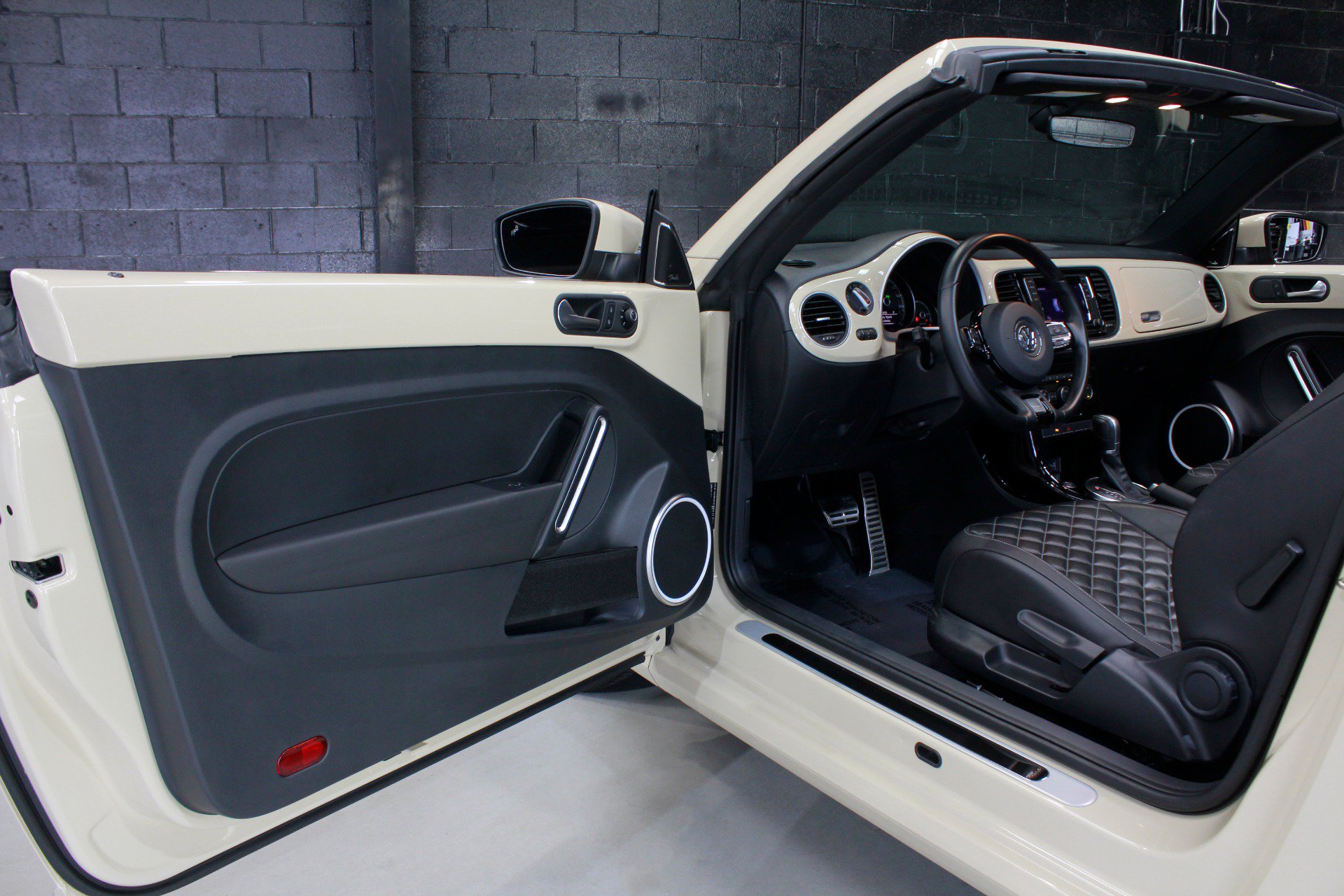 Used 2019 Volkswagen Beetle 2.0T S FWD image 38