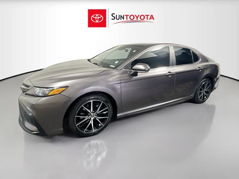 Used 2022 Toyota Camry SE image 30