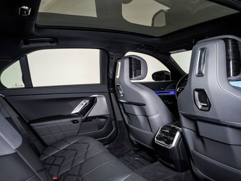 Used 2025 BMW 740i xDrive image 18