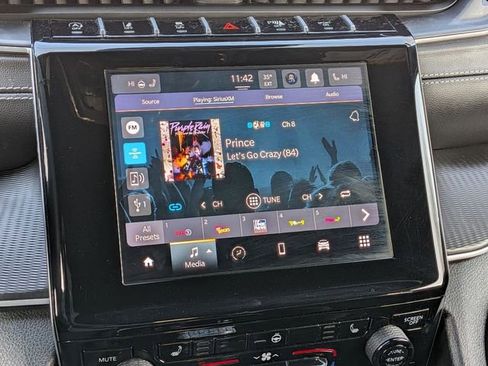 Certified 2024 Jeep Grand Cherokee Altitude image 23