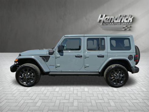 Used 2025 Jeep Wrangler Unlimited Sahara AWD/4WD image 7