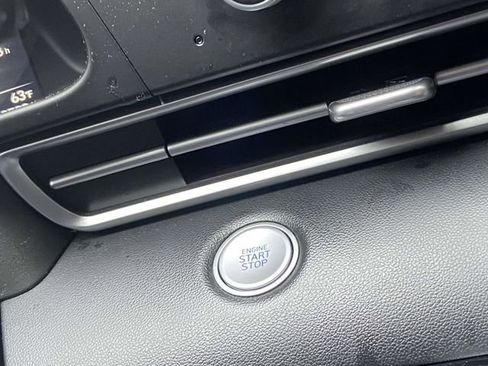 Used 2023 Hyundai Elantra SEL w/ Cargo Package image 18