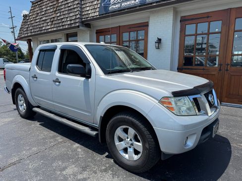 Used 2013 Nissan Frontier SV w/ SV Value Truck Pkg RWD image 2