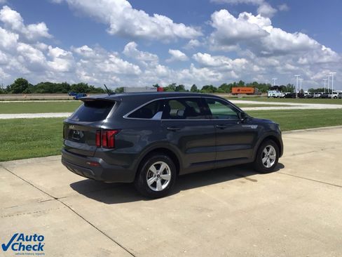 Used 2023 Kia Sorento LX image 6