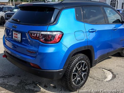 Used 2025 Jeep Compass Trailhawk AWD/4WD image 8