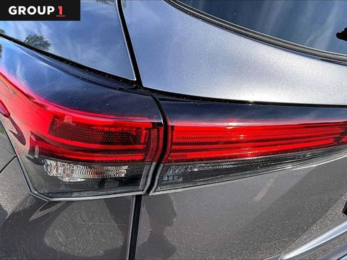Used 2020 Toyota Highlander XLE AWD/4WD image 28