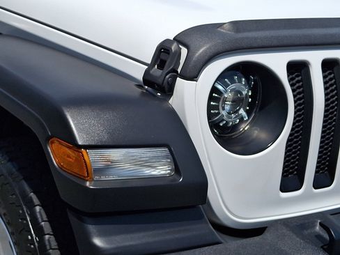 Used 2021 Jeep Wrangler Sport AWD/4WD image 9