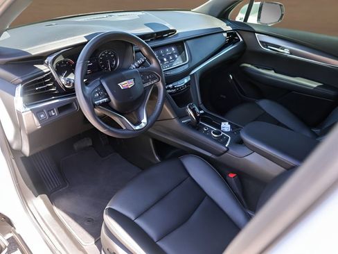 Used 2025 Cadillac XT6 Luxury FWD image 10