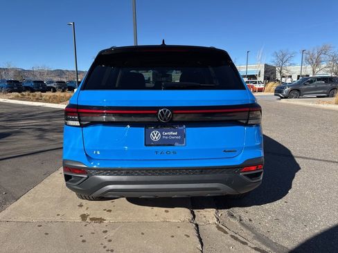 Certified 2025 Volkswagen Taos SE image 5