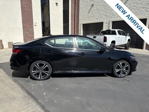 Used 2022 Nissan Sentra SR w/ SR Premium Package image 8