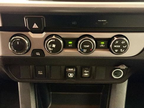 Certified 2019 Toyota Tacoma SR5 AWD/4WD image 13