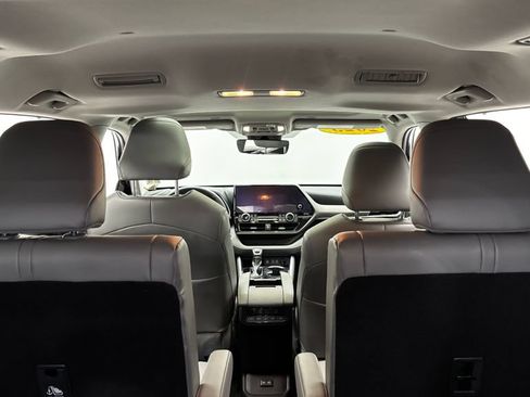 Used 2023 Toyota Highlander XLE AWD/4WD image 41