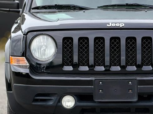 Used 2012 Jeep Patriot Latitude FWD image 11