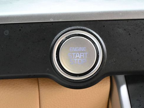 Used 2023 Kia Carnival LX w/ Paint Protection Package FWD image 30