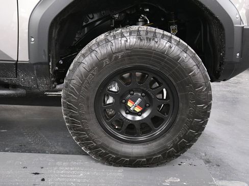 Used 2024 Toyota Land Cruiser image 31