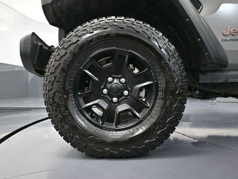 Used 2022 Jeep Gladiator Mojave w/ Auxiliary Switch Group AWD/4WD image 17