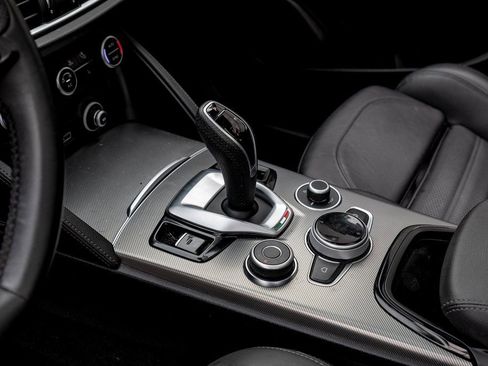 Used 2024 Alfa Romeo Stelvio Veloce image 24