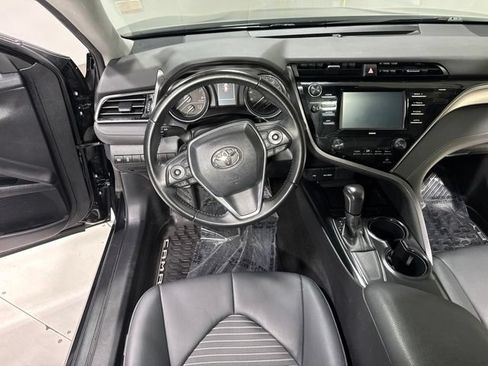 Used 2020 Toyota Camry SE FWD image 16