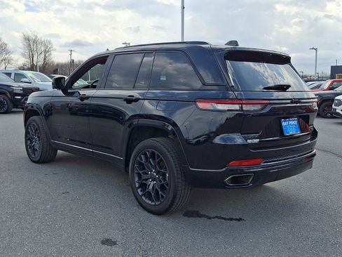 Used 2024 Jeep Grand Cherokee Summit image 4