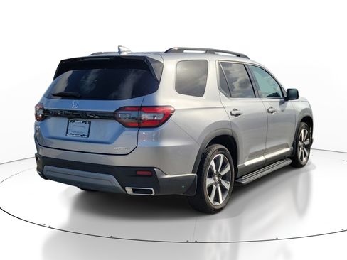 Used 2023 Honda Pilot Touring image 6