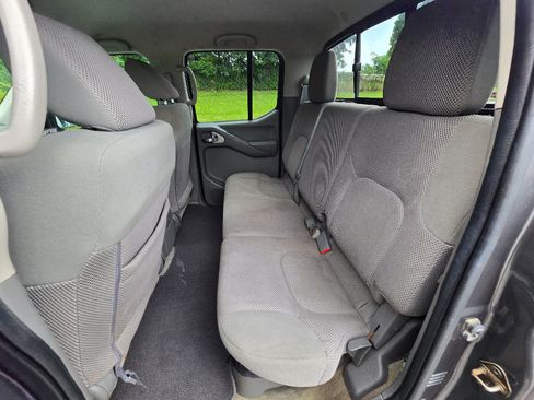 Used 2016 Nissan Frontier SV w/ SV Value Truck Package AWD/4WD image 17