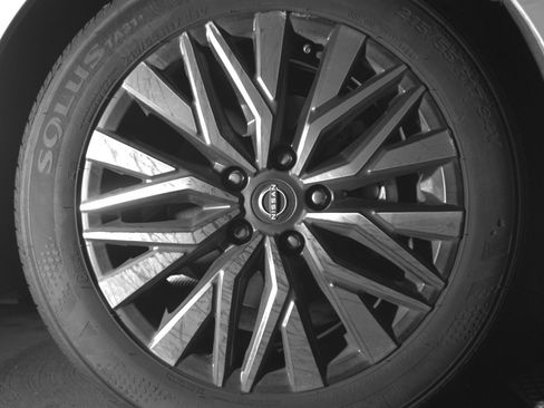 Used 2025 Nissan Altima 2.5 SV FWD image 13