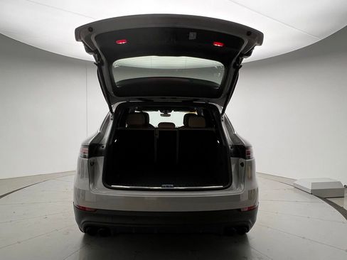 Used 2023 Porsche Cayenne Platinum Edition image 20