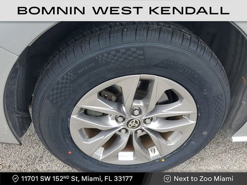 Used 2021 Toyota Sienna XLE image 9