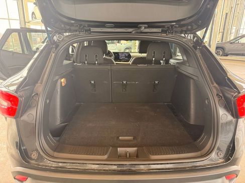 Used 2024 Chevrolet Trax RS w/ Sunroof Package image 16