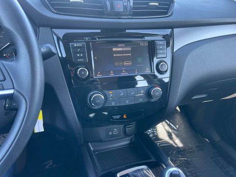 Used 2022 Nissan Rogue Sport S image 10