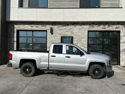 Used 2019 Chevrolet Silverado 1500 LT AWD/4WD image 2