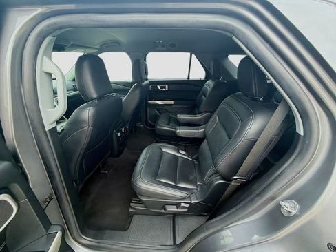Used 2021 Ford Explorer XLT RWD image 17