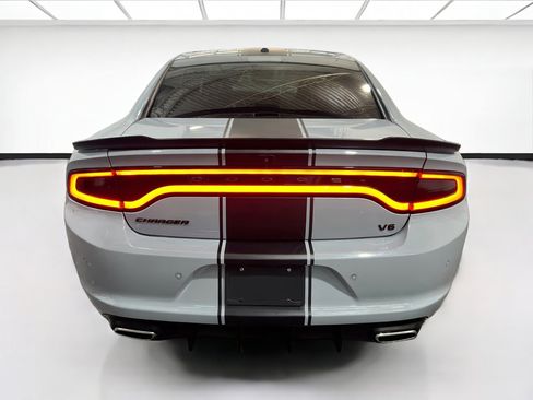 Used 2022 Dodge Charger SXT w/ Blacktop Package RWD image 5