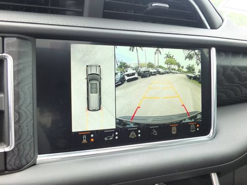 Used 2024 GMC Yukon Denali w/ Advanced Technology Package AWD/4WD image 4