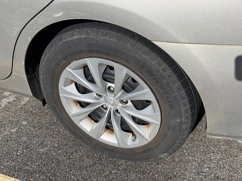 Used 2017 Toyota Camry LE FWD image 10