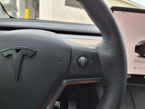 Used 2023 Tesla Model Y Long Range AWD/4WD image 27
