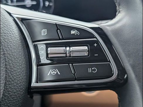 Certified 2025 Kia Seltos EX w/ EX Sunroof Package FWD image 16