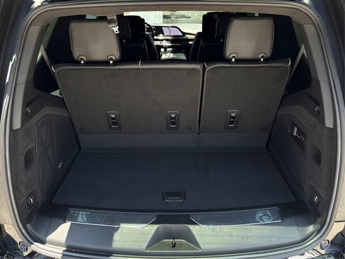 Used 2023 Cadillac Escalade Sport Platinum w/ LPO, ONYX Package AWD/4WD image 11