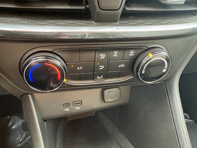 Used 2025 Buick Encore GX Preferred FWD image 30