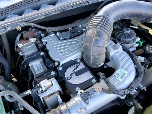 Used 2018 Nissan Titan SV w/ SV Convenience Package AWD/4WD image 33