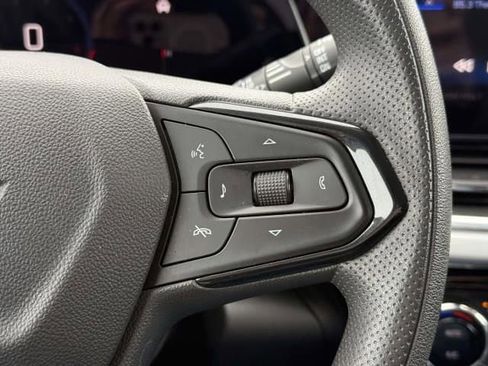 Used 2025 Chevrolet Trax LT image 20