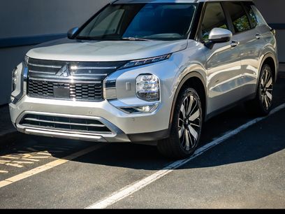 Used 2025 Mitsubishi Outlander SE