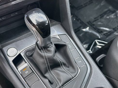 Certified 2023 Volkswagen Tiguan SE R-Line FWD image 15