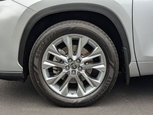 Used 2023 Toyota Highlander Limited AWD/4WD image 43