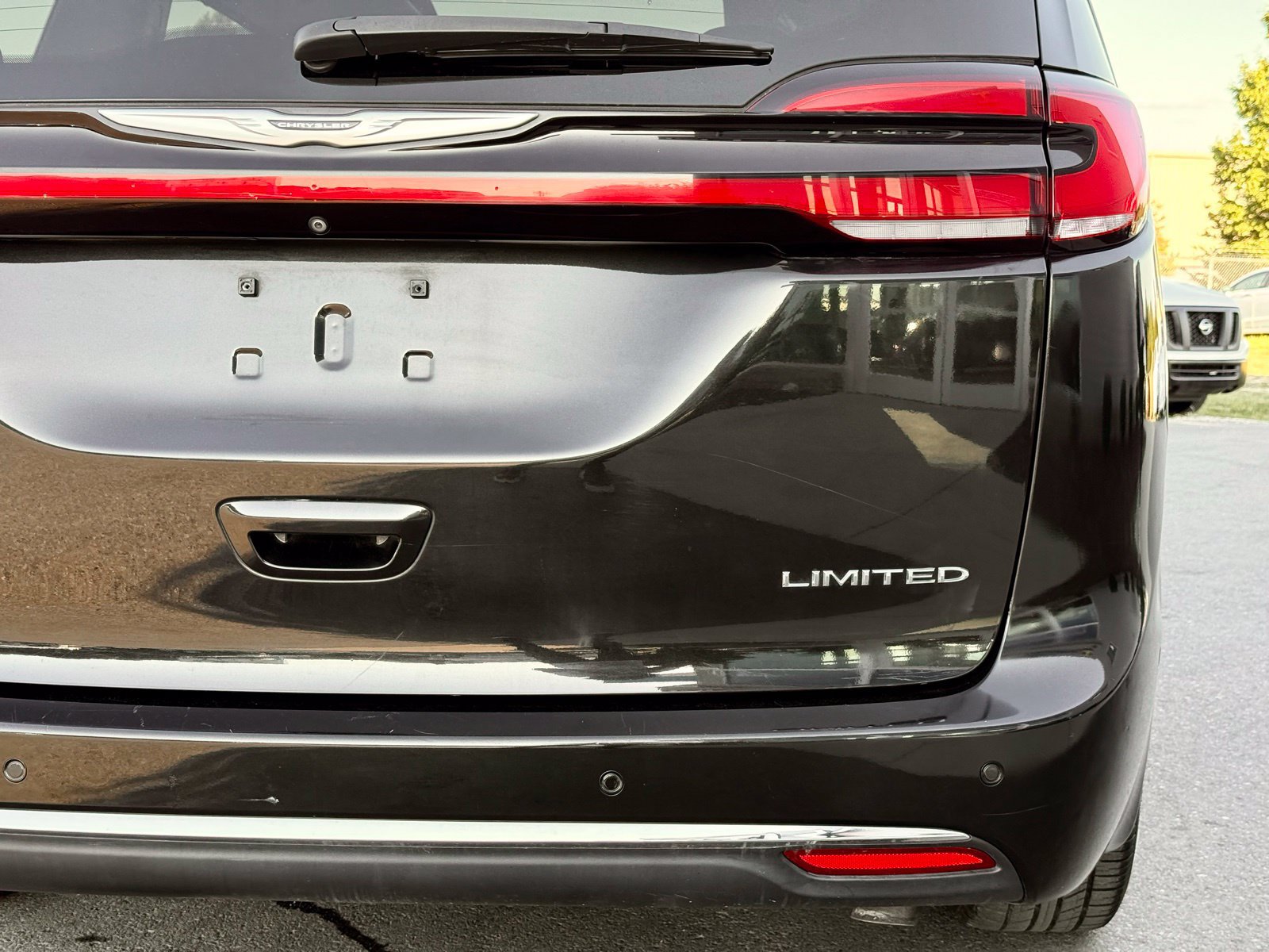 Used 2022 Chrysler Pacifica Limited FWD image 12