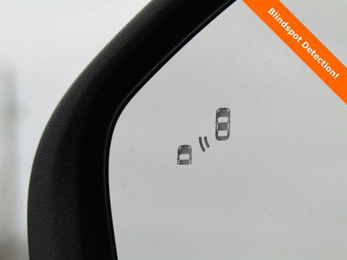 Used 2024 Ford Explorer XLT w/ Equipment Group 202A image 7