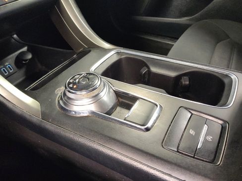 Used 2020 Ford Fusion SE FWD image 26