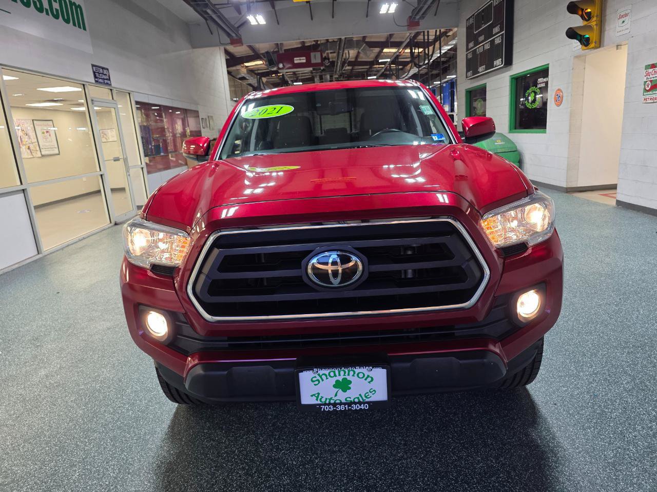 Used 2021 Toyota Tacoma SR5 AWD/4WD image 3