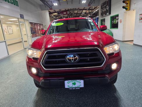 Used 2021 Toyota Tacoma SR5 AWD/4WD image 3